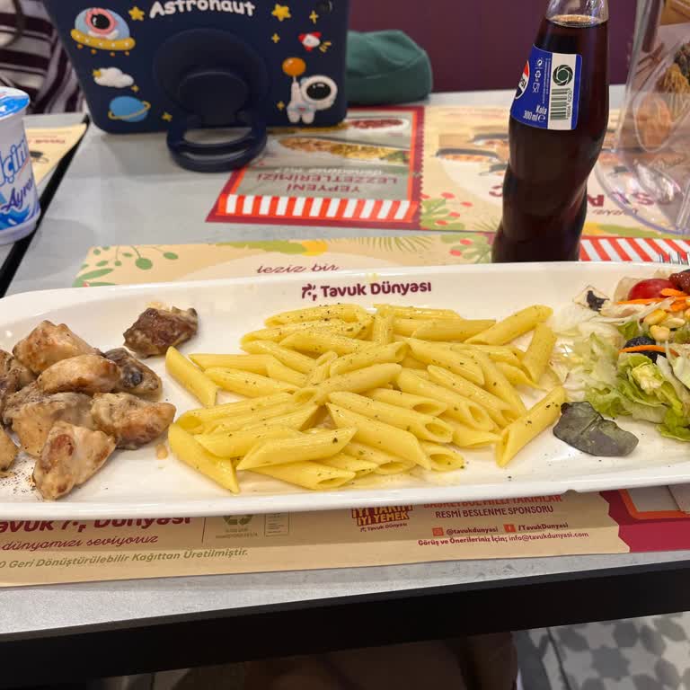 Hilltown Tavuk Dünyası'nda Garson Davranışı Ve Porsiyon Yetersizliği