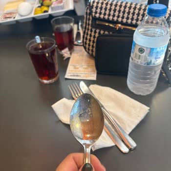 Köfteci Yusuf Gürsu Şubesinde Kaba Davranış Ve Temizlik Sorunları