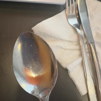 Köfteci Yusuf Gürsu Şubesinde Kaba Davranış Ve Temizlik Sorunları