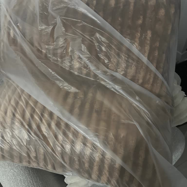 Sipariş Sonrası Kırık Dolap Ve Yanlış Ürünlerle Yaşanan Mağduriyet