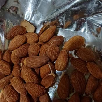 Son Kullanma Tarihi Geçmemiş Bademden Kurt Çıkması Ailemizi Tedirgin Etti