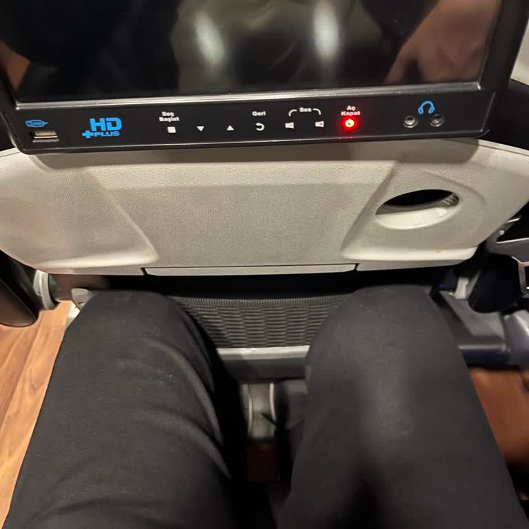 Uludağ Turizm'de Rahatsız Edici Koltuk Mesafesi Ve Yetersiz Şoför İlgisi