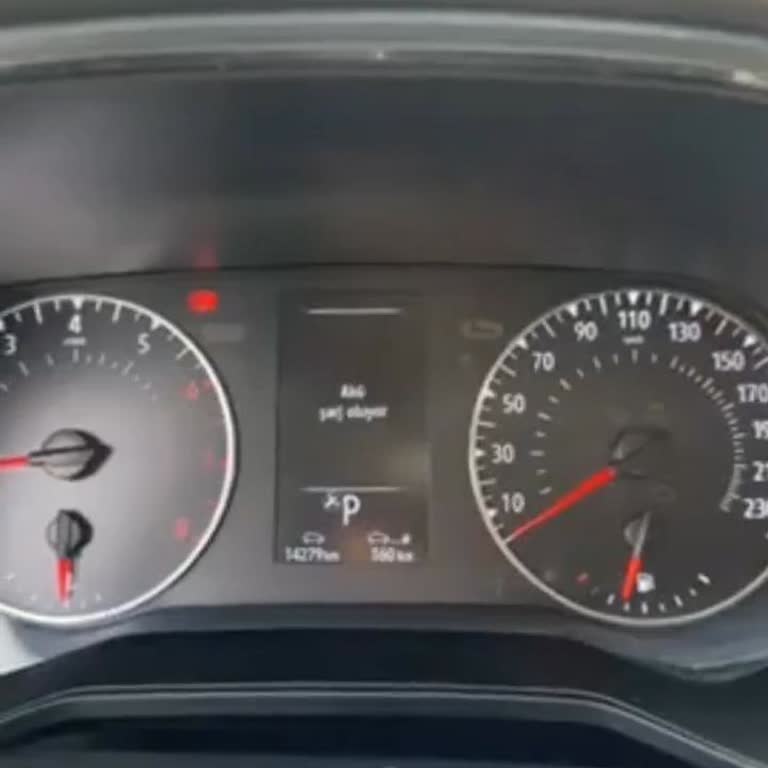 Renault Clio'da Sürüş Sırasında Sürekli 'Akü Şarj Oluyor' Uyarısı Alıyorum