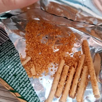 Son Kullanma Tarihi Geçmiş Ve Böcekli Eti Crax Kraker Satışı