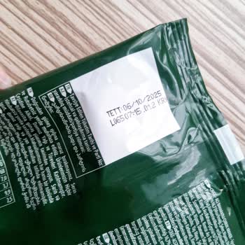 Son Kullanma Tarihi Geçmiş Ve Böcekli Eti Crax Kraker Satışı