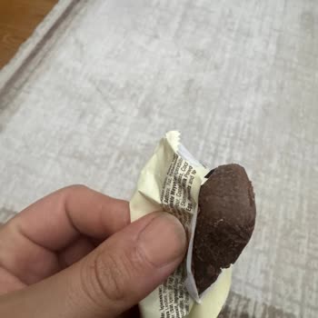 Ülker Aldığım Laviva Çikolatalarda Acı Tat Ve Yağlı Parçalarla Karşılaştım