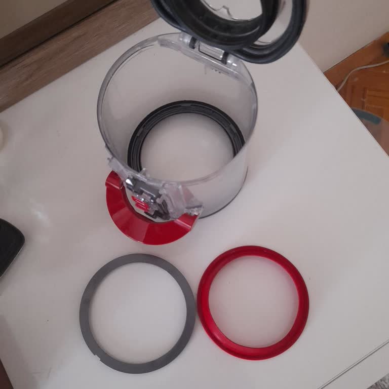 Dyson V12 Hazne Lastiği Kolayca Çıktı, Sağlamlık Beklerken Sorun Yaşadım