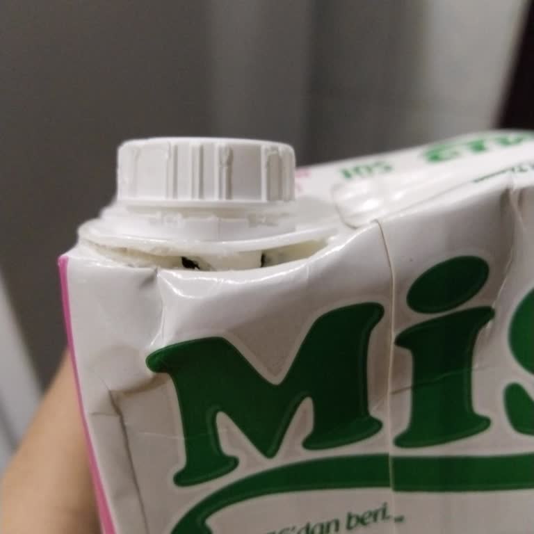 Şok Marketler Bozuk Süt Satışı Ve Yetersiz Saklama Koşulları Nedeniyle Sağlık Riski!