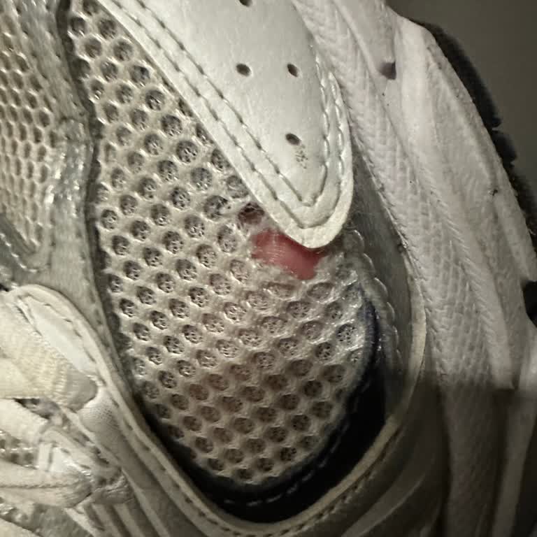 New Balance 530 Spor Ayakkabıda Kısa Sürede File Ve Dikiş Yırtılması, Ürün Değişimi Talebi