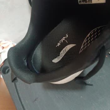 Skechers Arch Fit Lining Torn After One Month — Refund Request Under Warranty