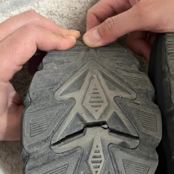 Skechers Skech-Air Ventura Cataclysm Soles Cracked After Few Months