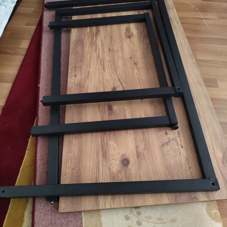 Ayıplı Ve Farklı Renkte Masa, İlgisiz Müşteri Hizmetleriyle Mağduriyet