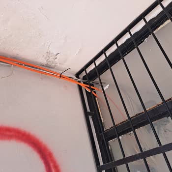 Türk Telekom Fiber Kurulumu Sırasında Kırılan Cam Ve Düzensiz Kablo Mağduriyeti