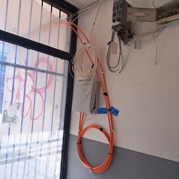 Türk Telekom Fiber Kurulumu Sırasında Kırılan Cam Ve Düzensiz Kablo Mağduriyeti