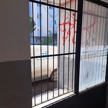 Türk Telekom Fiber Kurulumu Sırasında Kırılan Cam Ve Düzensiz Kablo Mağduriyeti