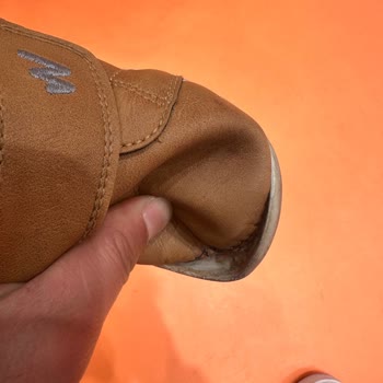 Satın Aldığım Ayakkabı Kısa Sürede Yırtıldı, Tadilat Çözüm Olmadı