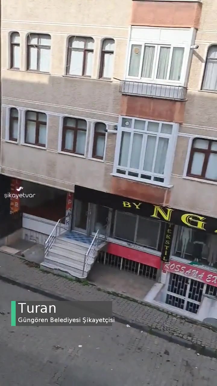 Güngören Belediyesi Merkez Mahallesi Muallim Naci Sokak Yıkılan Binanın Tozu videonun kapak resmi