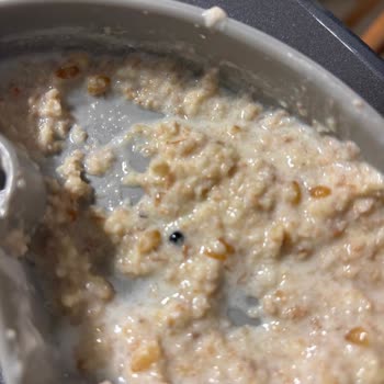 Makarna Lütfen Hayvan Dışkısına Benzeyen, İğrenç ve Sert Bir Cisim Çıktığını Fark Ettim