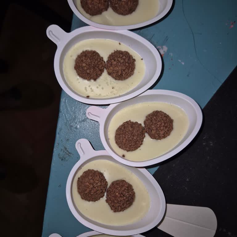 Taze Kinder Joy Yumurtalarda Beklenmedik Bozulma Ve Hayal Kırıklığı