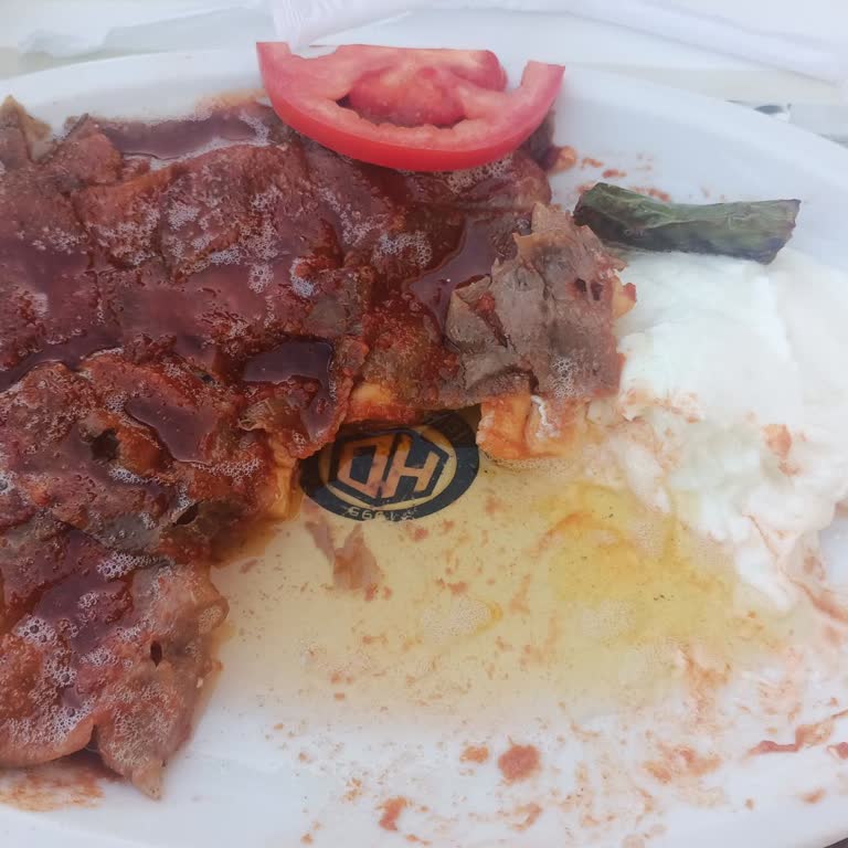 Soğuk Yemek Kaba Personel Ve İlgisizlik Mağduriyetimi Artırdı