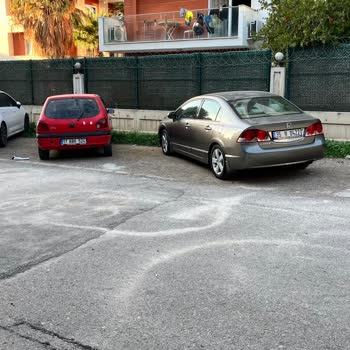 Evimizin Önünde Yıllardır Süren Kaldırım Ve Temizlik Sorunu