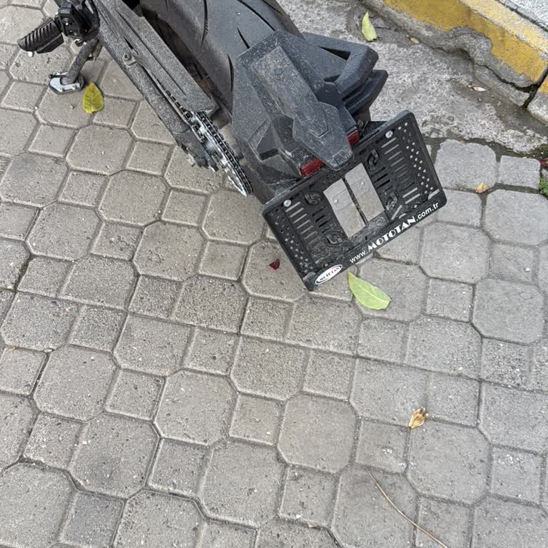 Sıfır Motosiklette Sürekli Plaka Düşmesi Ve Maddi Kayıp