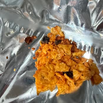 Patos Acılı Cipsin İçinden Çıkan Siyah Maddeyle Yaşadığım Şok