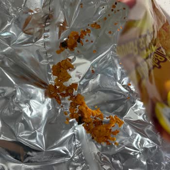 Patos Acılı Cipsin İçinden Çıkan Siyah Maddeyle Yaşadığım Şok