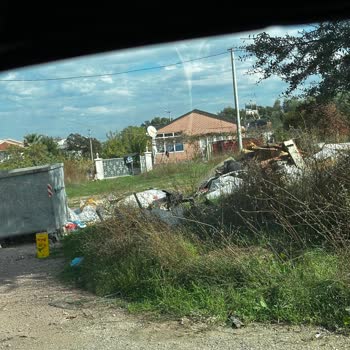 Çanakkale Saltık Mahallesi’nde Büyük Çöpler Toplanmıyor, Hijyen Ve Görüntü Kirliliği Artıyor