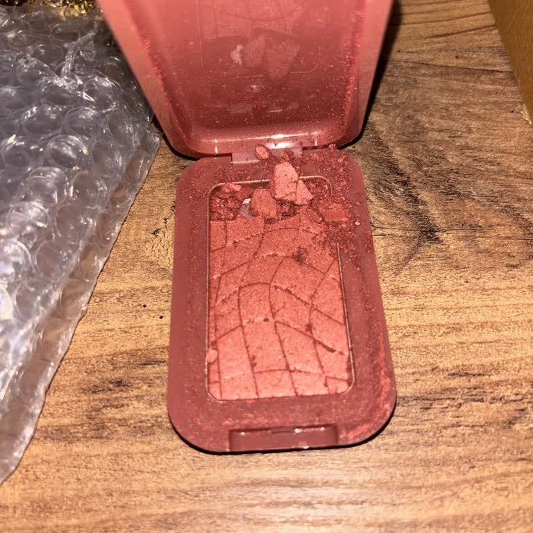 Kırık Gelen Ürün Ve Müşteri Hizmetlerine Ulaşılamıyor