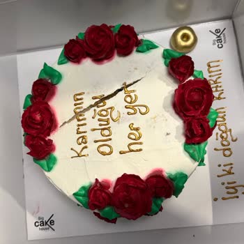 Teslim Aldığım Pastanın Üstü Pislik İçinde Ve Ortasından Kesilmişti