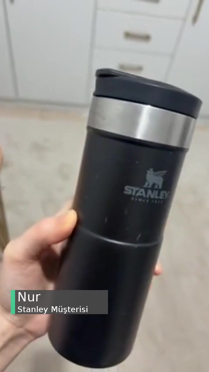 Stanley Termos Deforme Ve Soğutuyor videonun kapak resmi