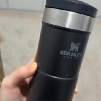 Stanley Termos Deforme Ve Soğutuyor