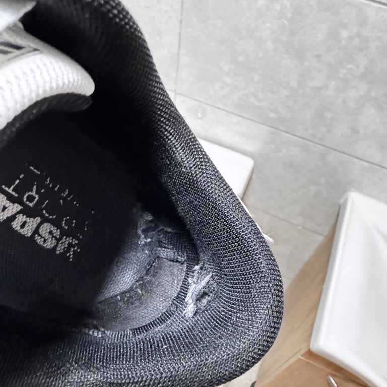 Kısa Sürede Deforme Olan Ayakkabı İç Kısmı Ve Çoraplık Bölümü