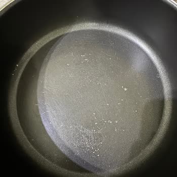 Titanyum Emaye Tencereler Bir Yıldan Kısa Sürede Kullanılamaz Hale Geldi, Çözüm Sunulmuyor