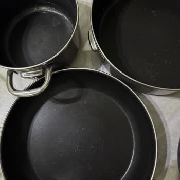 Titanyum Emaye Tencereler Bir Yıldan Kısa Sürede Kullanılamaz Hale Geldi, Çözüm Sunulmuyor