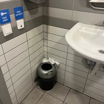 Beylikdüzü Beykent Opet Kadın Tuvaletinde Hijyen Ve Bakım Sorunu Çözülmüyor