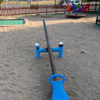 Çameli Merkez Aile Çay Bahçesi Parkında Güvenlik Ve Bakım Sorunları Çocukları Tehlikeye Atıyor