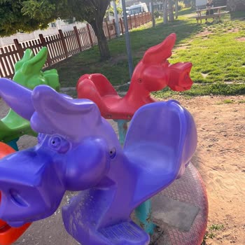 Çameli Merkez Aile Çay Bahçesi Parkında Güvenlik Ve Bakım Sorunları Çocukları Tehlikeye Atıyor