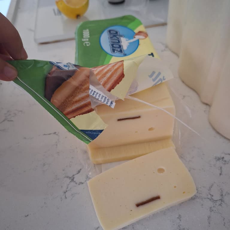 Aknaz Kaşar Peynirinde Yabancı Cisim Şoku: Ücret İadesi Talebi