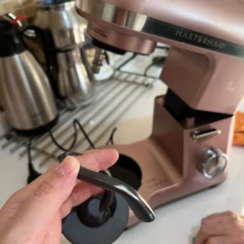 Hamur Yoğurma Aparatında Renk Değişimi Ve Müşteri Hizmetlerinden Yanıtsızlık