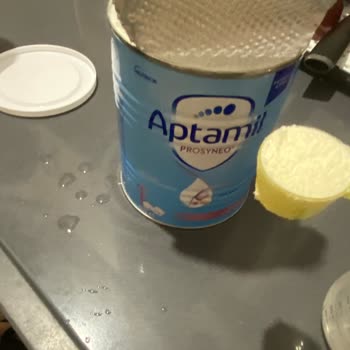 Bebek Mamasında Hijyen Skandalı: Aptamil'den Saç Çıktı!