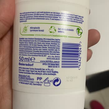 Nivea Black&White Stick Koltuk Altında Topaklanma Ve Dökülme Sorunu Yaşatıyor