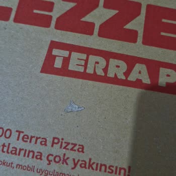 Terra Pizza Yemekte Plastik Parça Çıkmasıyla Hayal Kırıklığı