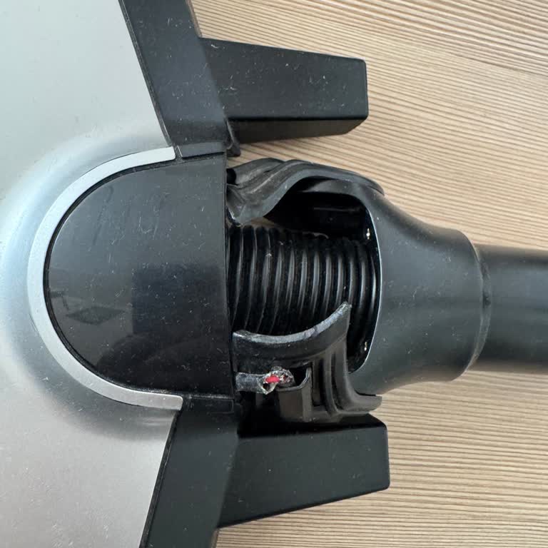 Ek Garantiye Rağmen Süpürge Başlığı Ücretli Değiştiriliyor Muhatap Bulunamıyor