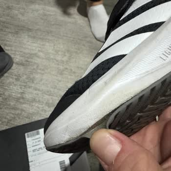 Kısa Sürede Deforme Olan Adidas Ayakkabı İçin Değişim Talebi