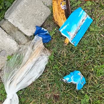 Cami İçindeki Çay Ocağı Huzuru Bozuyor