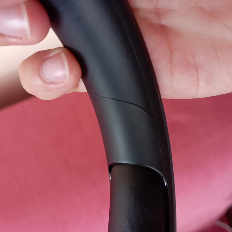 JBL Kulaklıkta Çatlak Ve Fonksiyon Kaybı Nedeniyle Değişim Talebi