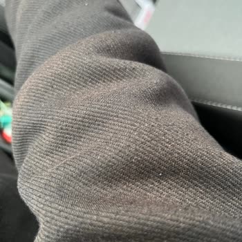 Zara'dan Alınan Siyah Ceketin Rengi Kırmızıya Döndü