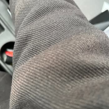 Zara'dan Alınan Siyah Ceketin Rengi Kırmızıya Döndü